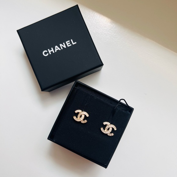 🔥CHANEL Crystal CC Earrings - Picture 3 of 9
